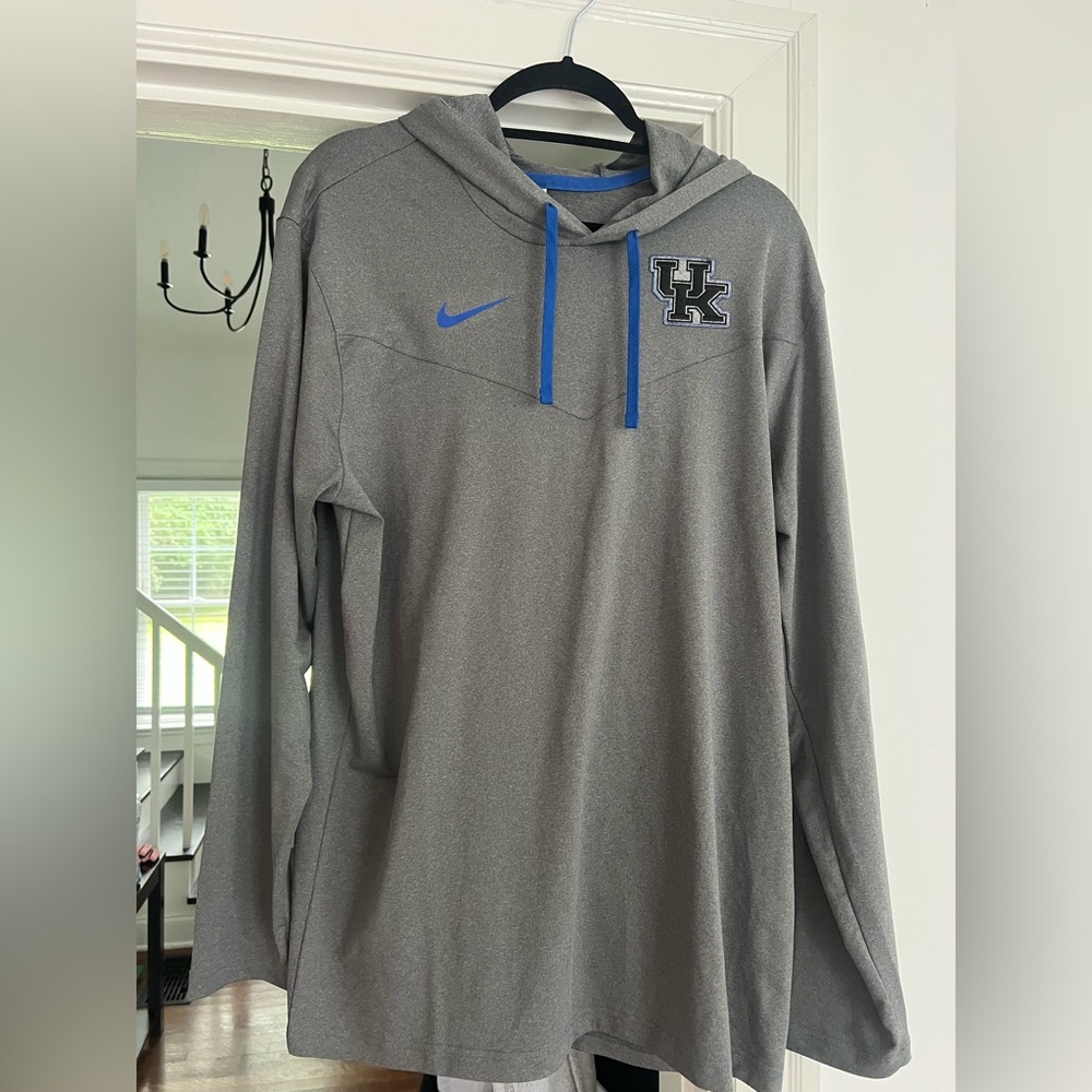 Men’s UK Nike drifit pullover never worn with tags! Size men’s large